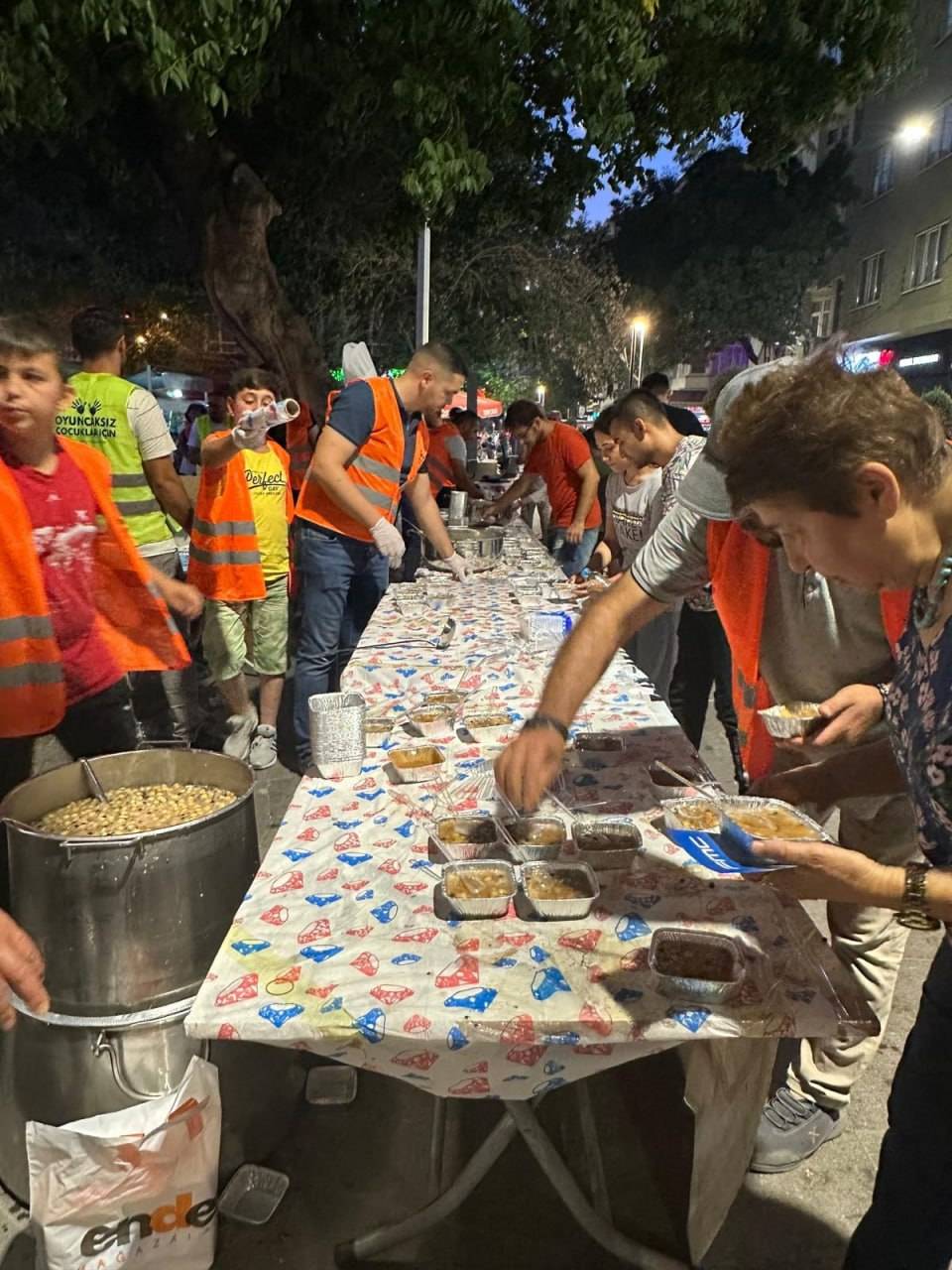 Oyuncaksız Çocuklar İçin Derneği’nden aşure ikramı 2